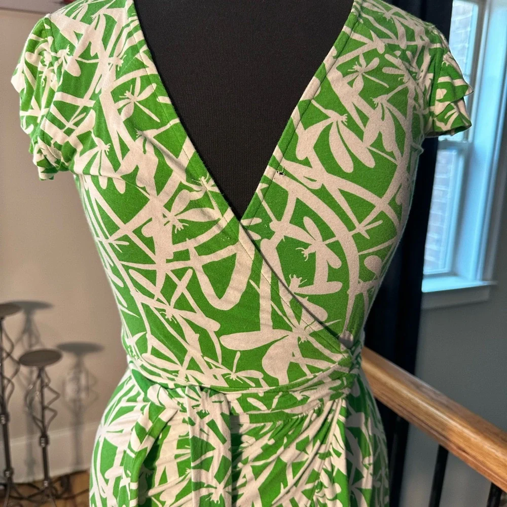 Lilly Pulitzer Green and White Midi Sundress with Flutter Sleeves - Picture 2 of 4